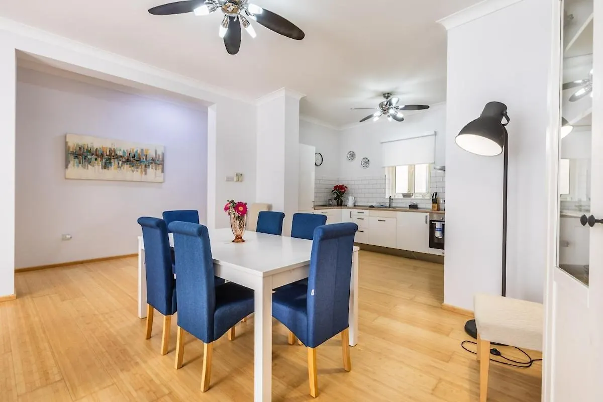 Sliemaluxurycharm Sea-Side Pool Table Apartment  Sliema