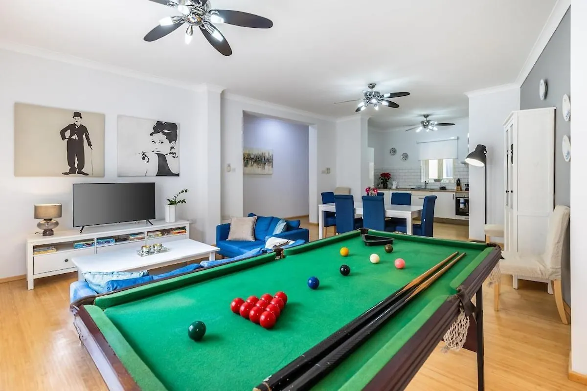 Sliemaluxurycharm Sea-Side Pool Table Apartment 0*, Sliema