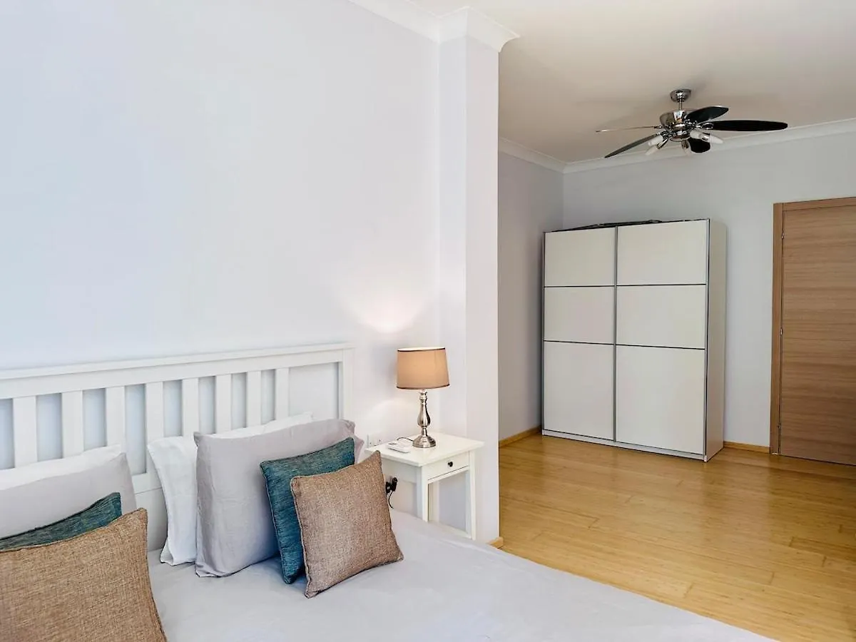 Sliemaluxurycharm Sea-Side Pool Table Apartment 0*, Sliema