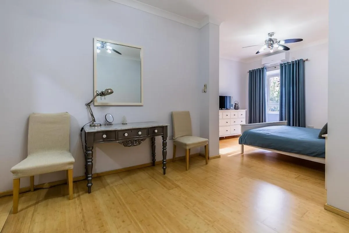 Sliemaluxurycharm Sea-Side Pool Table Apartment 0*, Sliema