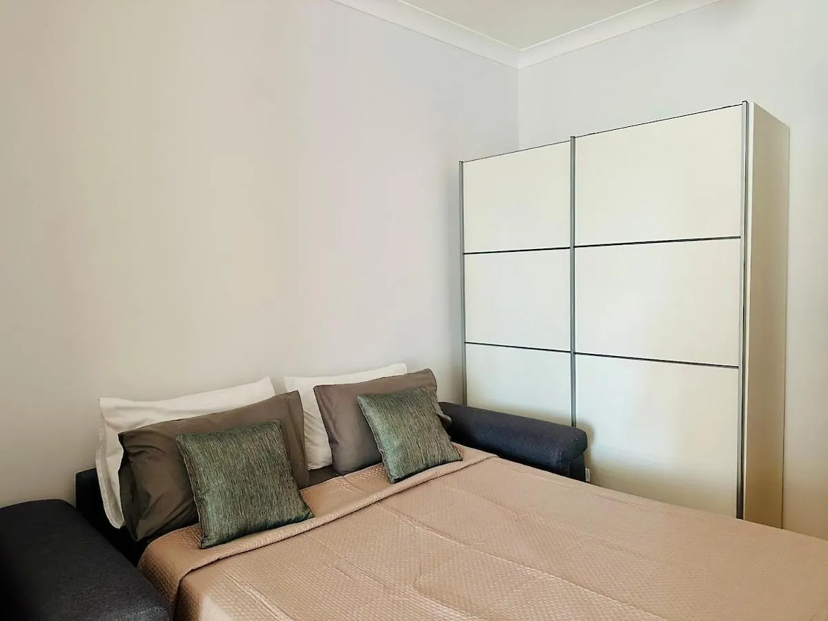Sliemaluxurycharm Sea-Side Pool Table Apartment