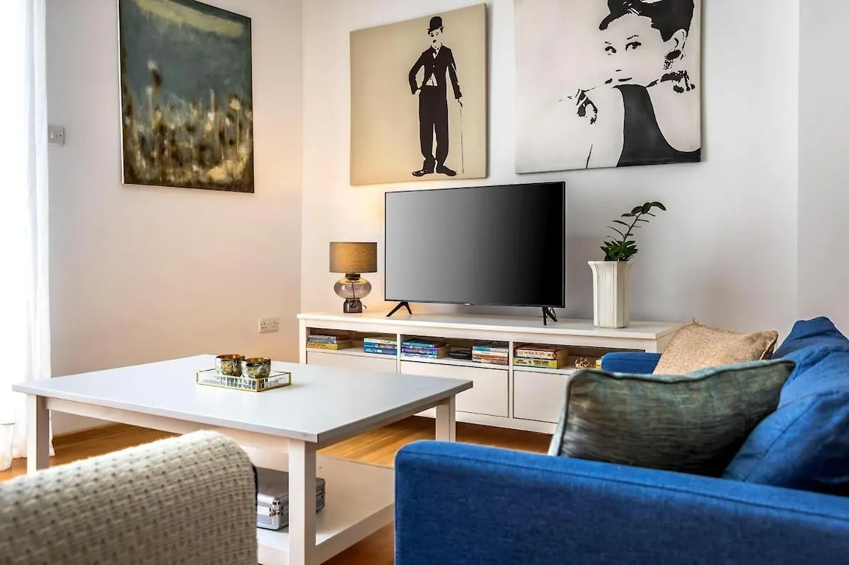 Sliemaluxurycharm Sea-Side Pool Table Apartment