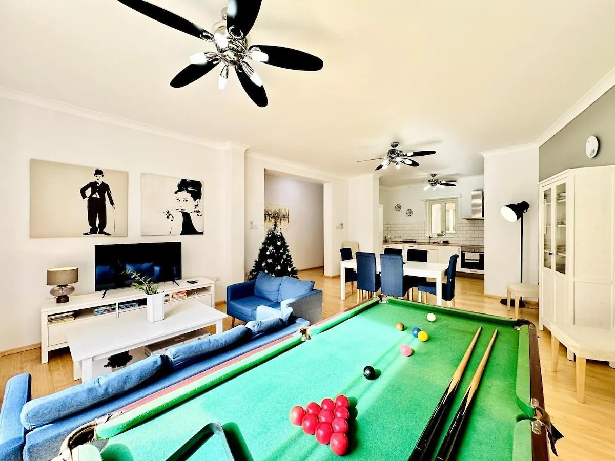 Sliemaluxurycharm Sea-Side Pool Table Apartment